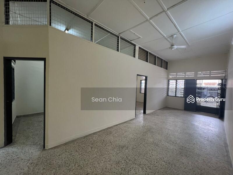Untuk Dijual - Newly Refurbished 1sty House 20x80 4R2B Nearby Maybank Meru Klang